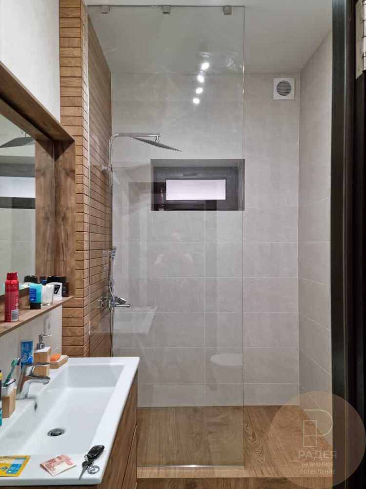 Глухое душевое ограждение для дома