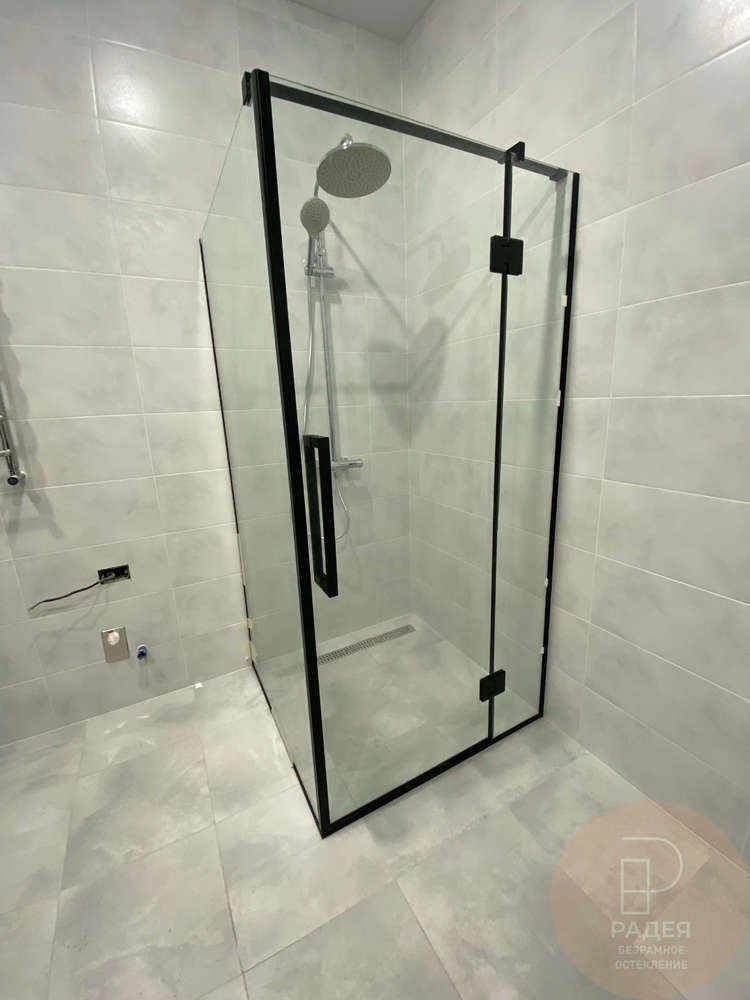 Распашные душевые для дома