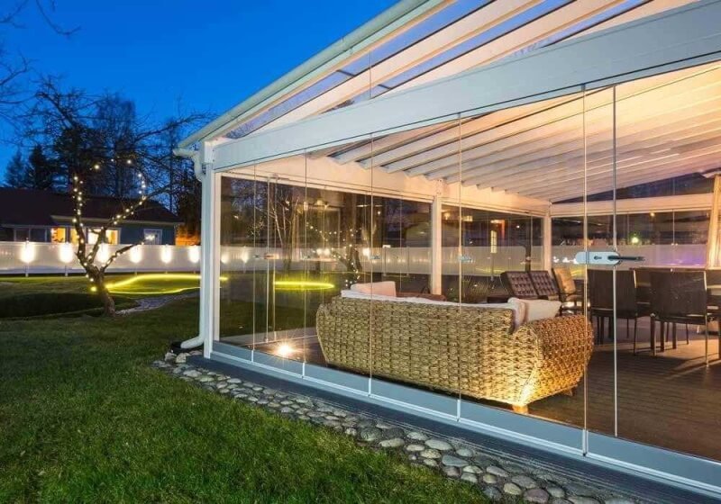 Как устроено безрамное остекление