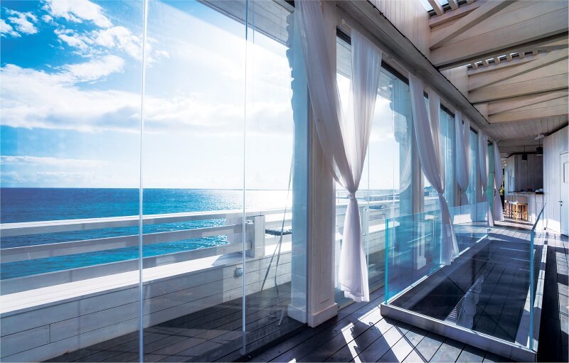 Особые требования к остеклению террасы на берегу моря