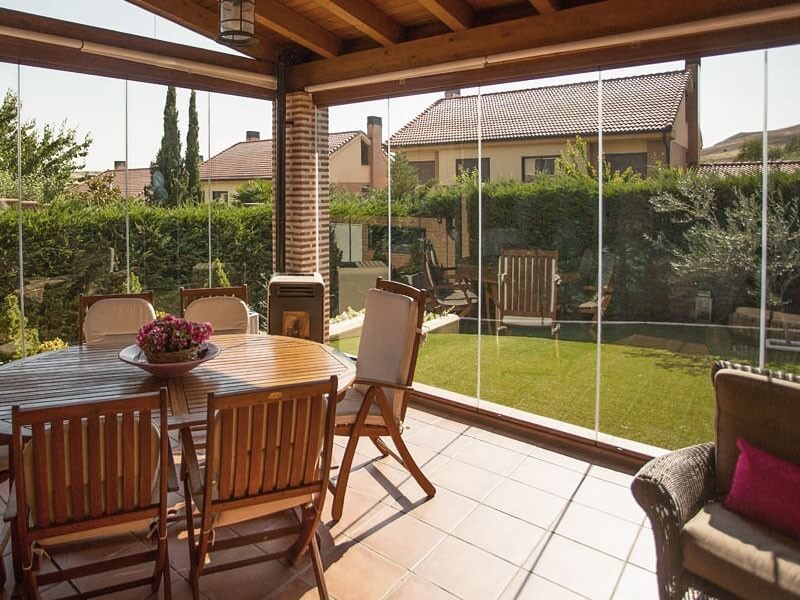 Остекленная терраса – любимое место 